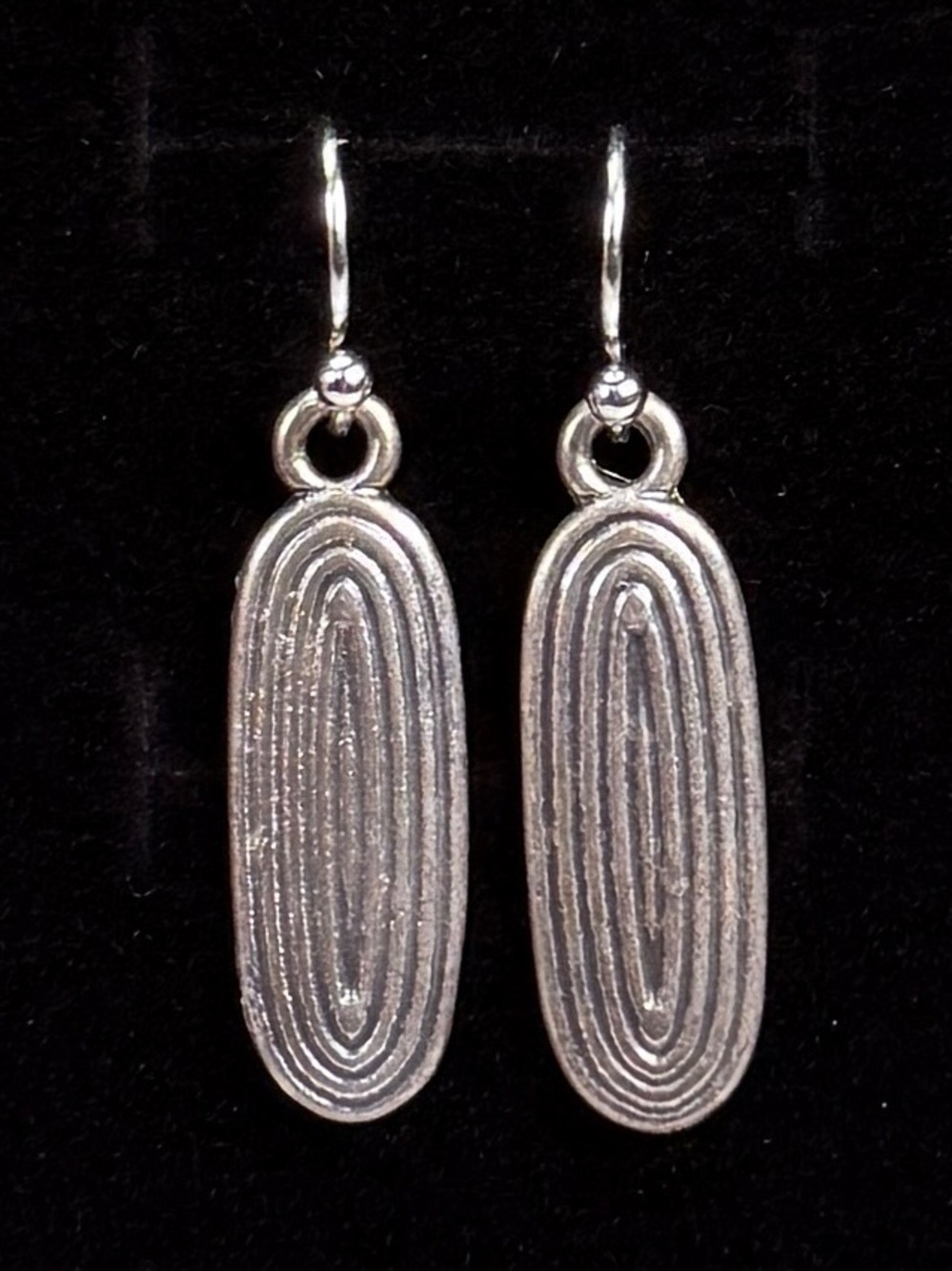 Vintage dainty etched Silvertone pierced dangle earrings